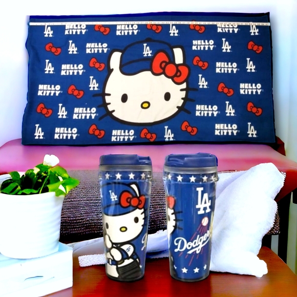 Hello Kitty Los Angeles Dodgers Towel and Tumble Bundle - Picture 3 of 11